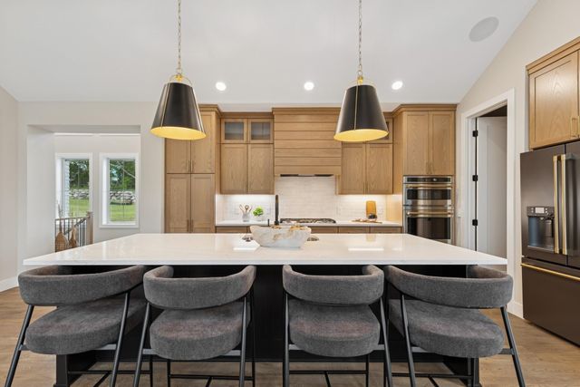 2706 Lakeview Court, Little Canada, MN 55117