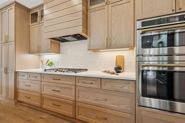 2706 Lakeview Court, Little Canada, MN 55117