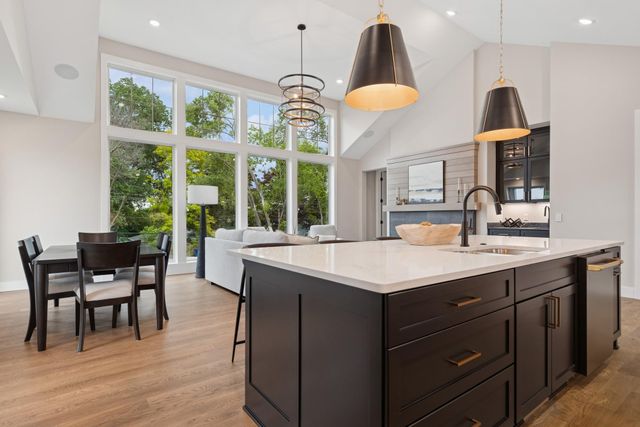 2706 Lakeview Court, Little Canada, MN 55117