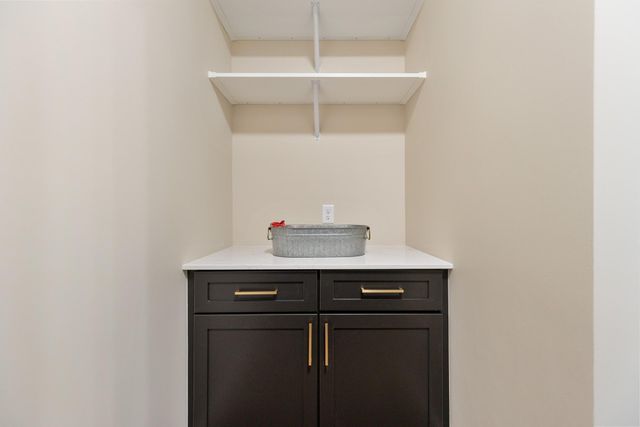 2706 Lakeview Court, Little Canada, MN 55117