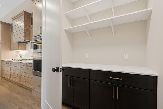 2706 Lakeview Court, Little Canada, MN 55117