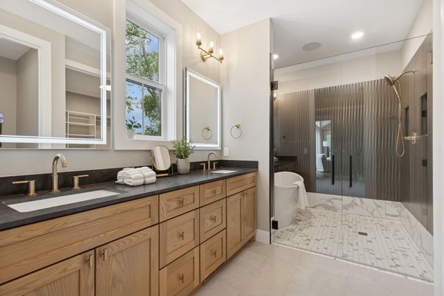 2706 Lakeview Court, Little Canada, MN 55117