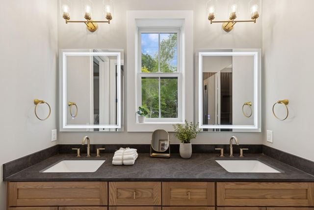 2706 Lakeview Court, Little Canada, MN 55117