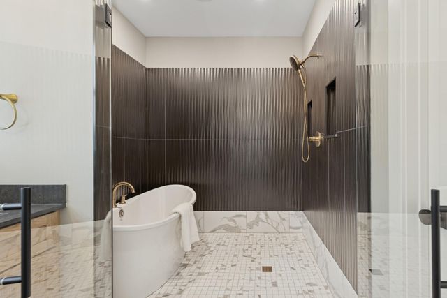 2706 Lakeview Court, Little Canada, MN 55117