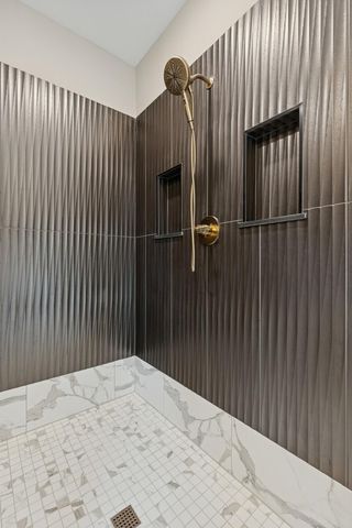 2706 Lakeview Court, Little Canada, MN 55117