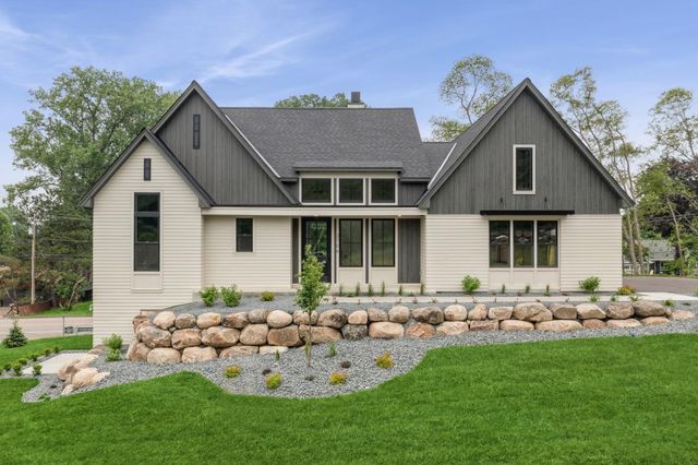 2706 Lakeview Court, Little Canada, MN 55117