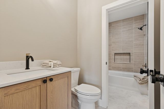 2706 Lakeview Court, Little Canada, MN 55117