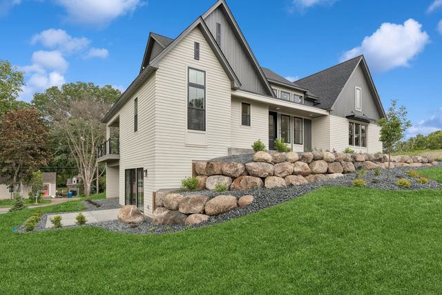 2706 Lakeview Court, Little Canada, MN 55117