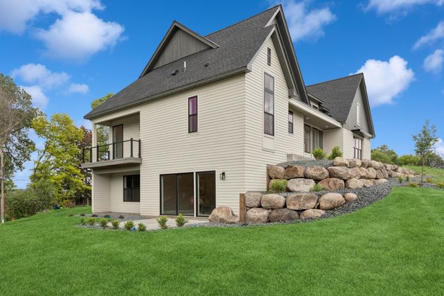 2706 Lakeview Court, Little Canada, MN 55117