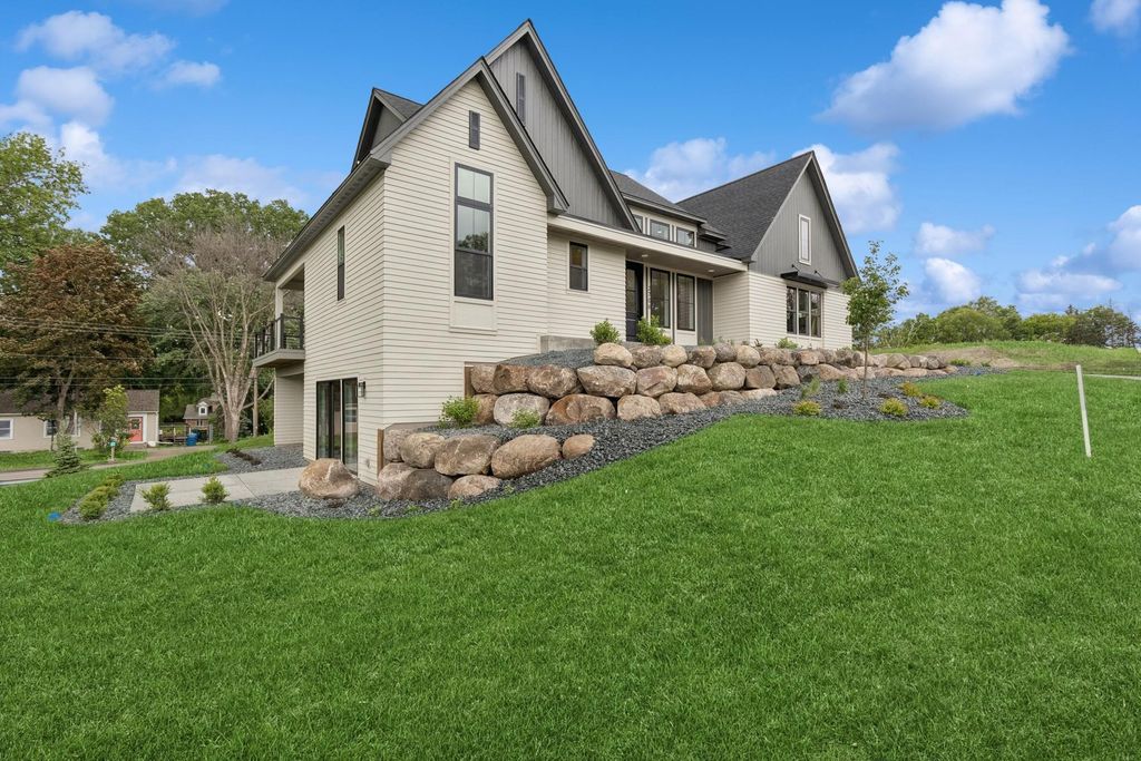 2706 Lakeview Court, Little Canada, MN 55117 — photo 2