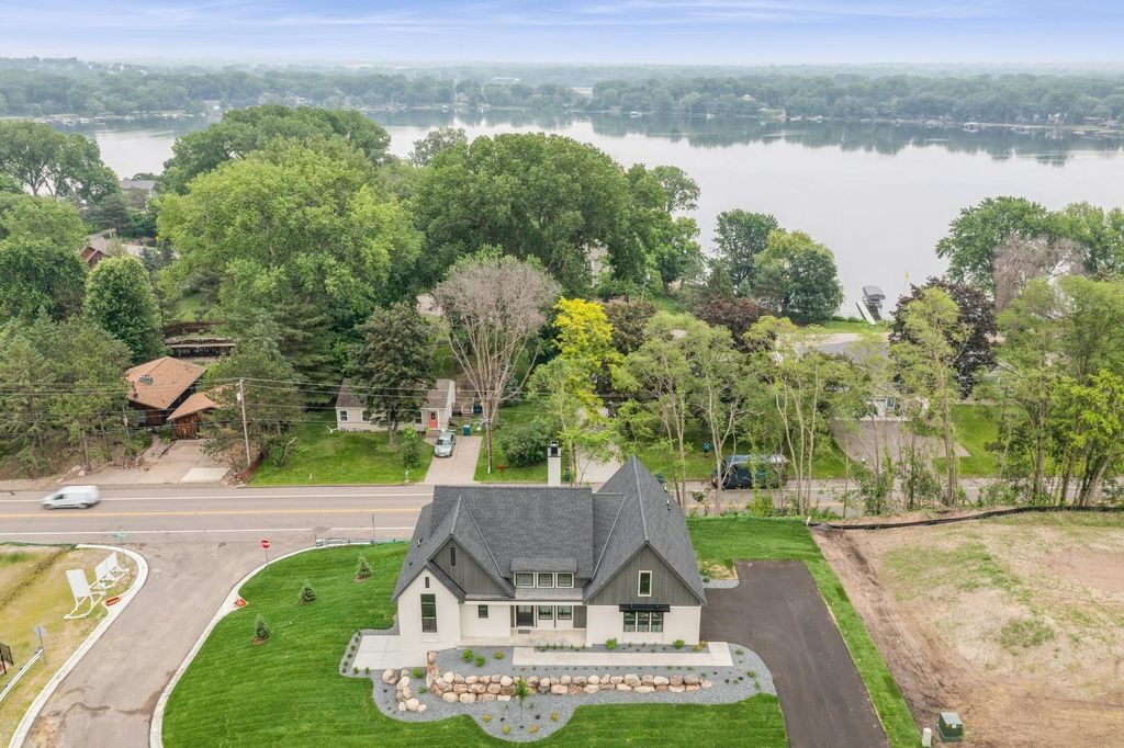 2706 Lakeview Court, Little Canada, MN 55117 — photo 5