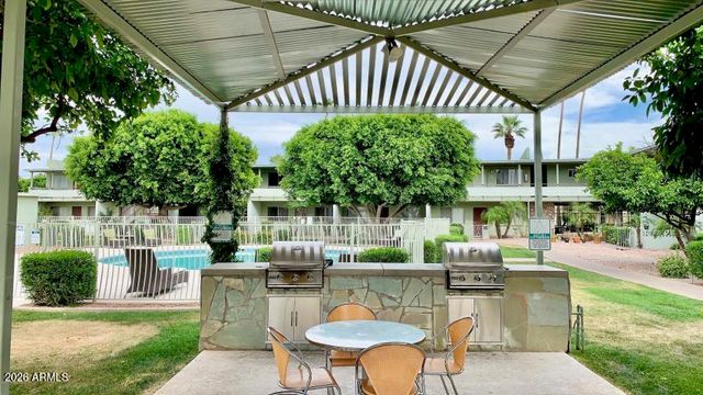 1702 W TUCKEY Lane 209, Phoenix, AZ 85015