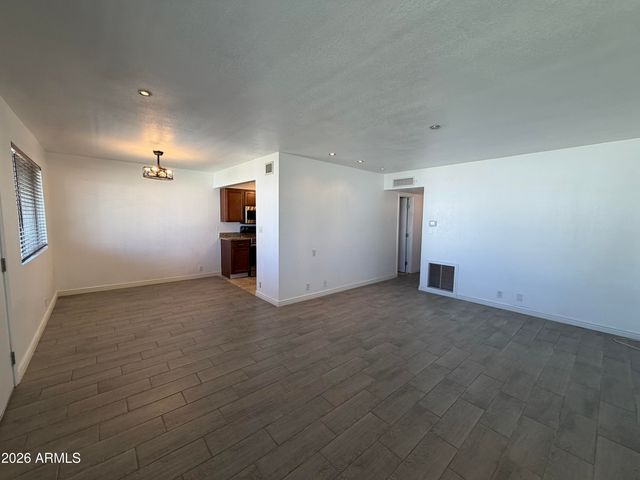 1702 W TUCKEY Lane 209, Phoenix, AZ 85015
