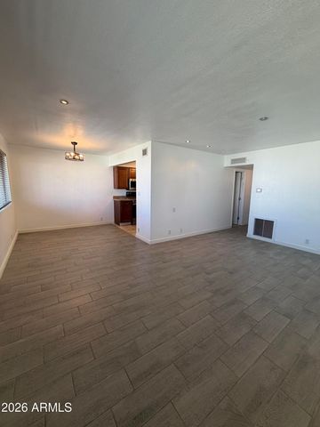 1702 W TUCKEY Lane 209, Phoenix, AZ 85015
