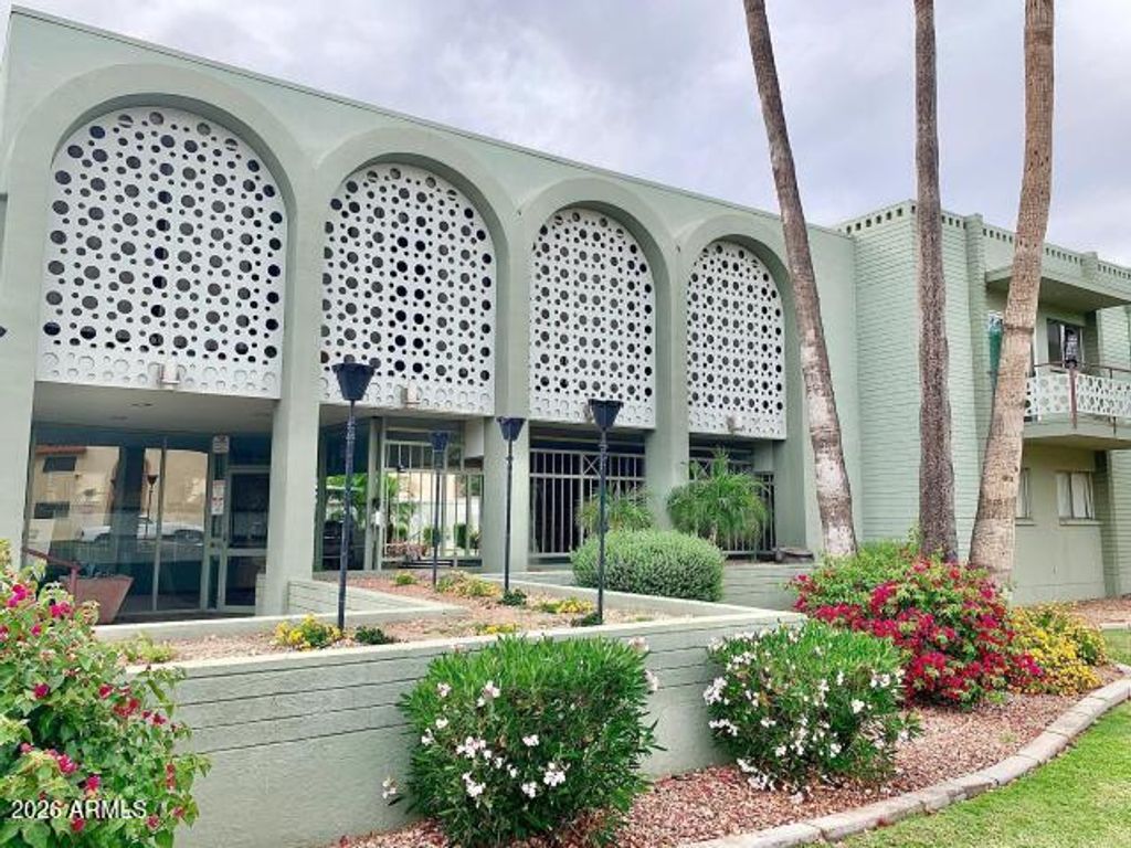 1702 W TUCKEY Lane 209, Phoenix, AZ 85015