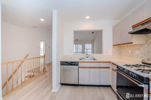 32 Tanglewood Court, South Brunswick, NJ 08852