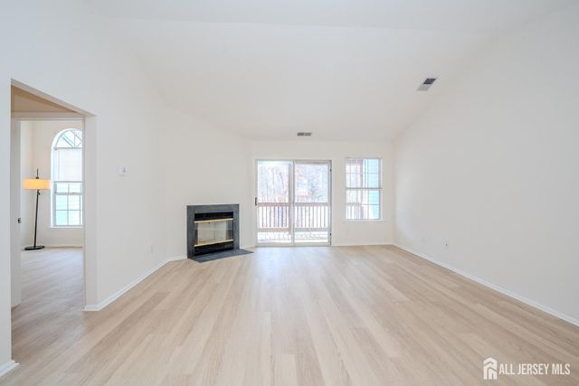 32 Tanglewood Court, South Brunswick, NJ 08852