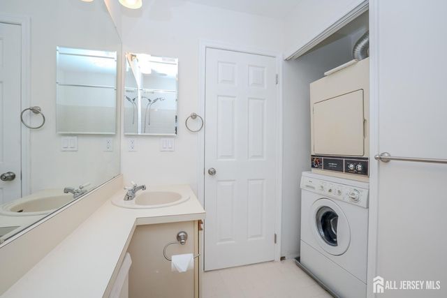 32 Tanglewood Court, South Brunswick, NJ 08852