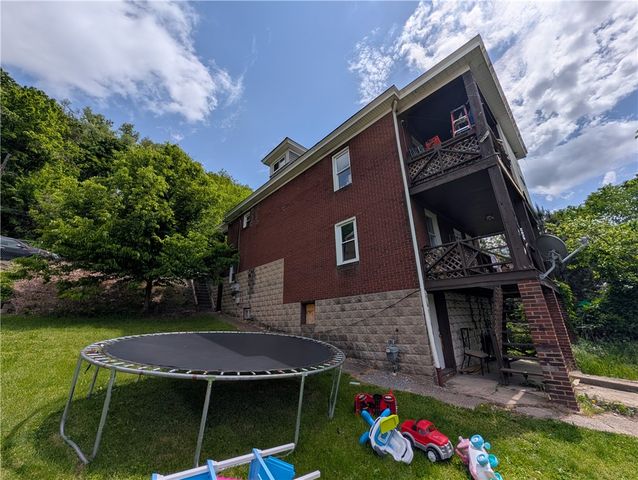 825 Benwood Ave, Stowe Twp, PA 15136