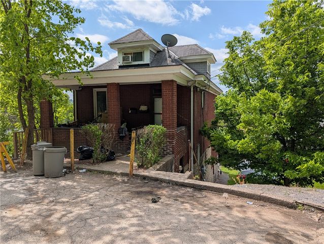 825 Benwood Ave, Stowe Twp, PA 15136