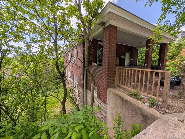 825 Benwood Ave, Stowe Twp, PA 15136