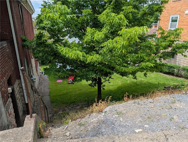 825 Benwood Ave, Stowe Twp, PA 15136