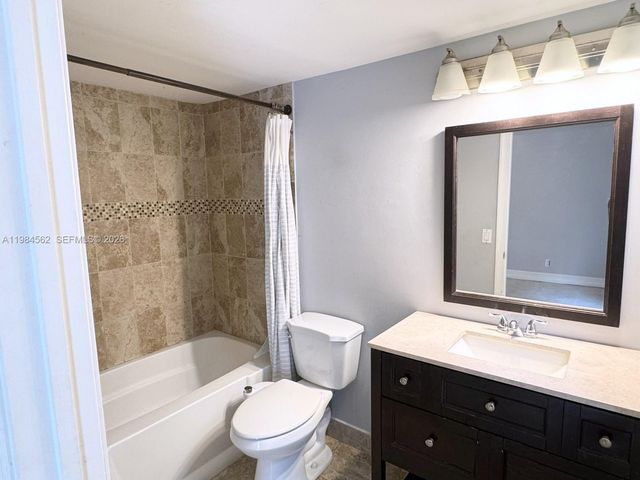 1455 Holly Heights Dr 17, Fort Lauderdale, FL 33304