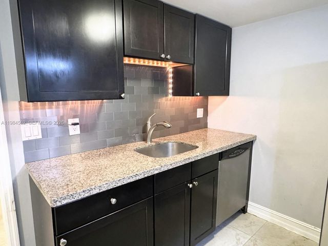 1455 Holly Heights Dr 17, Fort Lauderdale, FL 33304