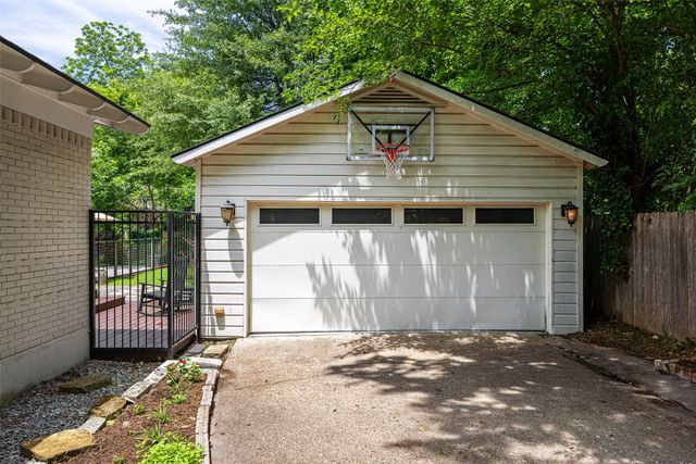 10405 Lake Gardens Drive, Dallas, TX 75218