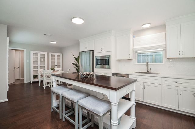 1754 Carriage Way, Sugar Land, TX 77478