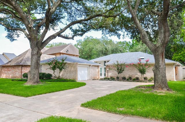 1754 Carriage Way, Sugar Land, TX 77478
