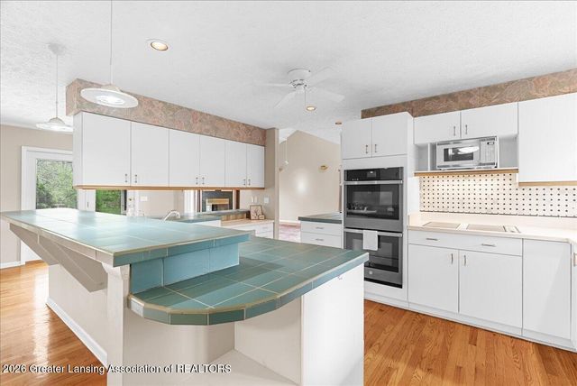 3601 Muirfield Drive, Lansing, MI 48911
