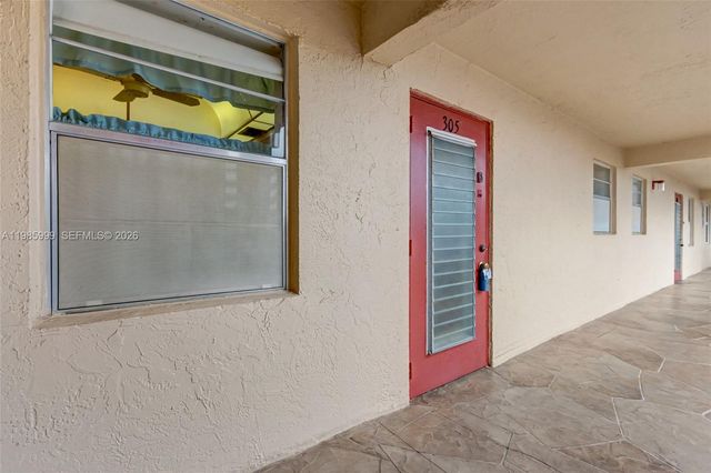 1020 Country Club Dr 305, Margate, FL 33063