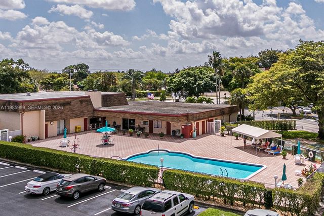 1020 Country Club Dr 305, Margate, FL 33063