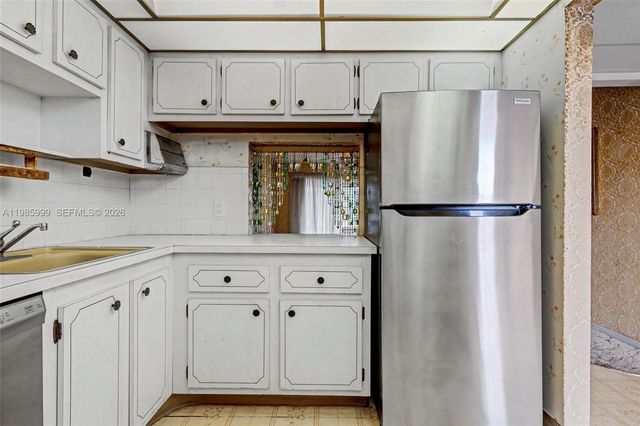 1020 Country Club Dr 305, Margate, FL 33063