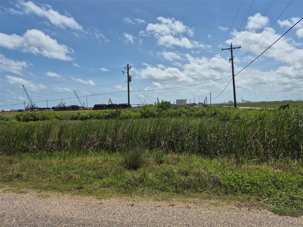 1216 Gulfview Lane, Freeport, TX 77541