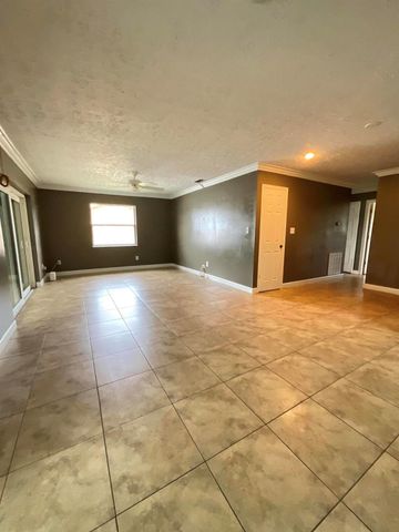 452 SW Curry Street, Port St Lucie, FL 34983