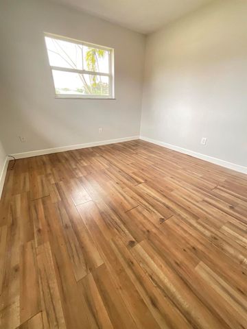 452 SW Curry Street, Port St Lucie, FL 34983