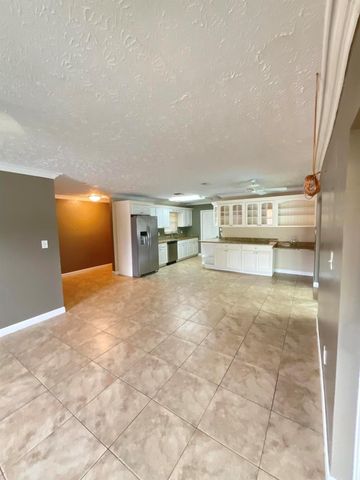 452 SW Curry Street, Port St Lucie, FL 34983