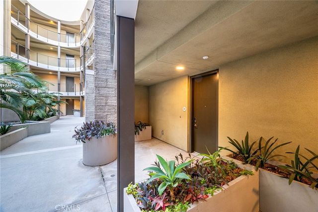 709 E Walnut 222, Pasadena, CA 91101