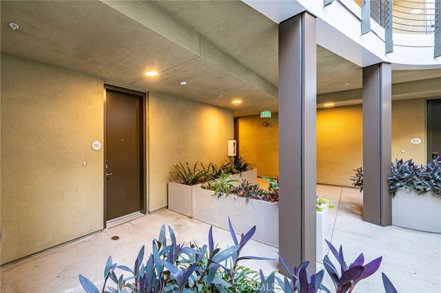 709 E Walnut 222, Pasadena, CA 91101