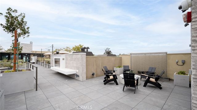 709 E Walnut 222, Pasadena, CA 91101