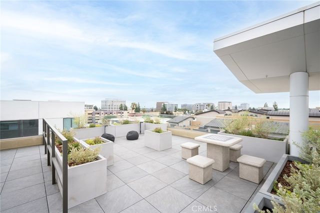 709 E Walnut 222, Pasadena, CA 91101