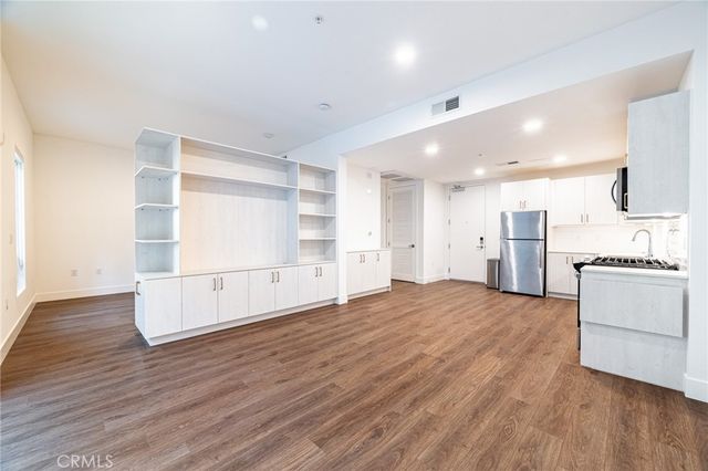 709 E Walnut 222, Pasadena, CA 91101