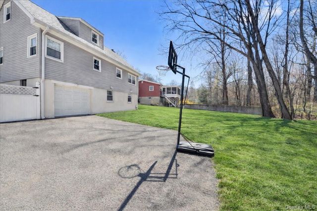 33 Greenwood Lane, White Plains, NY 10607