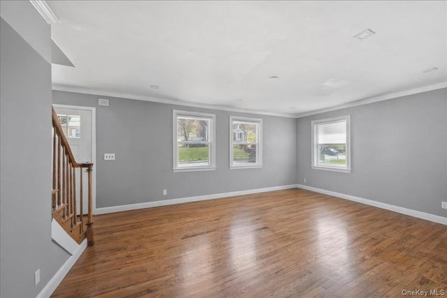 33 Greenwood Lane, White Plains, NY 10607
