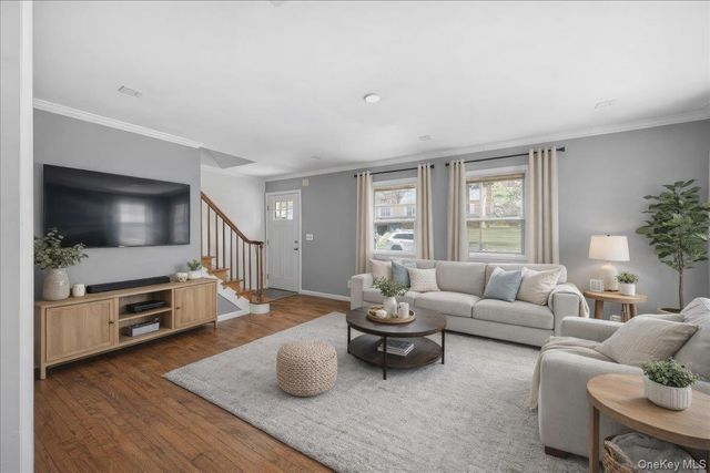33 Greenwood Lane, White Plains, NY 10607