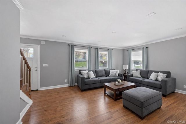 33 Greenwood Lane, White Plains, NY 10607