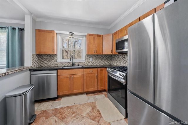 33 Greenwood Lane, White Plains, NY 10607