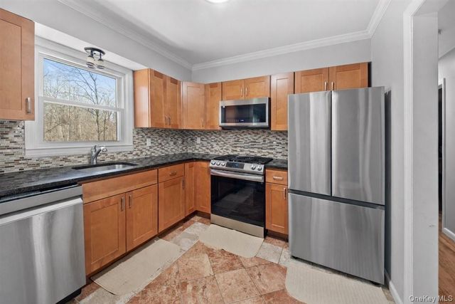 33 Greenwood Lane, White Plains, NY 10607